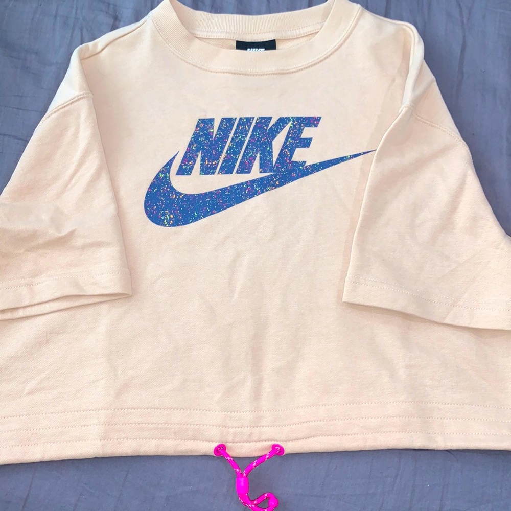 (s) cropped nike t-shirt